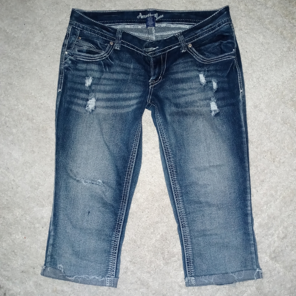 Amethyst Bermuda style shorts "Great Distressing"